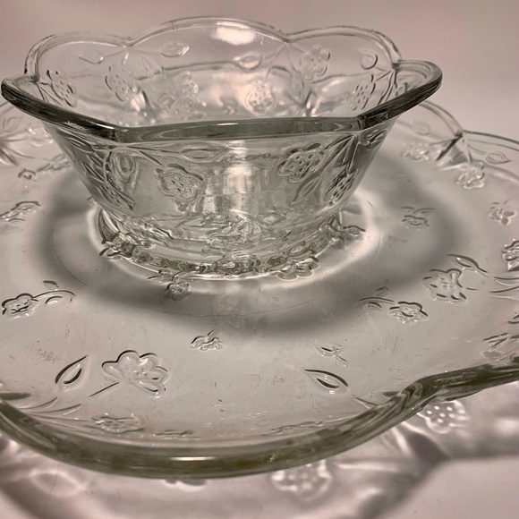 COPY - 1990s Anchor Hocking Chip & Dip Set, Savannah Pattern, Embossed Florals - Picture 4 of 9